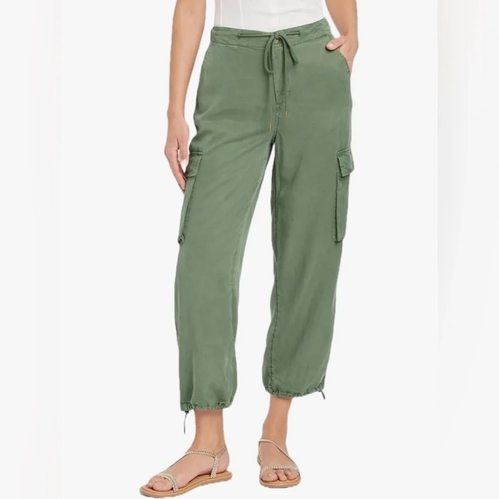 🌺UNIVERSAL THREAD ARMY GREEN CROP CARGO PANTS